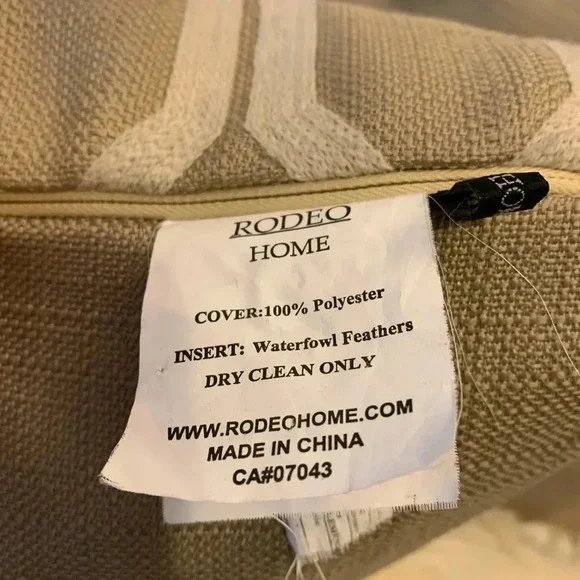 RODEO HOME EUC Set of 2 Geometric Pillows 20 x 20 - Picture 4 of 4